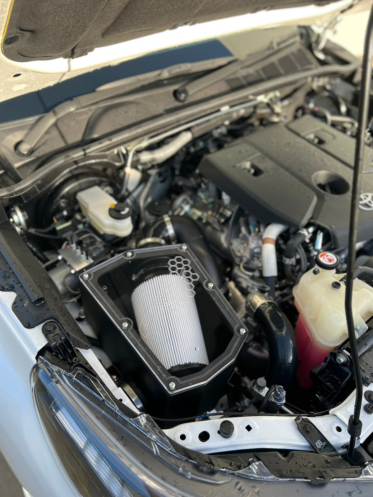 N80 Hilux Airbox.